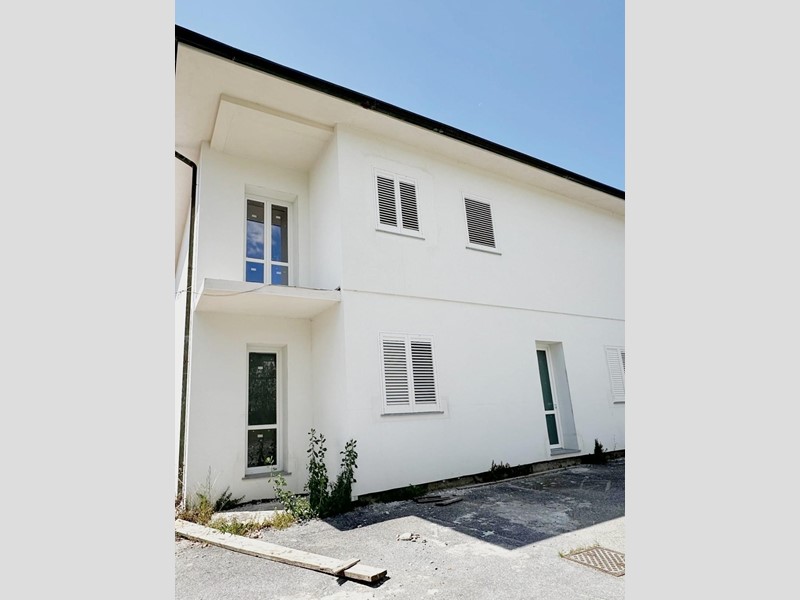 Appartamento in Vendita a Capannori, zona Segromigno In Monte, 125'000&euro;, 105 m²