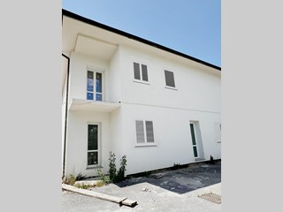 Appartamento in Vendita a Capannori, zona Segromigno In Monte, 125'000&euro;, 105 m²