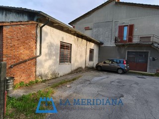 Appartamento in Vendita a Lamporecchio, 120'000&euro;, 200 m², arredato
