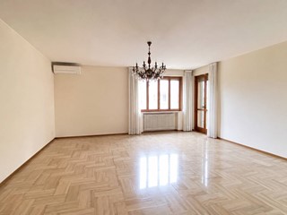 Quadrilocale in Vendita a Parma, 265'000&euro;, 146 m²