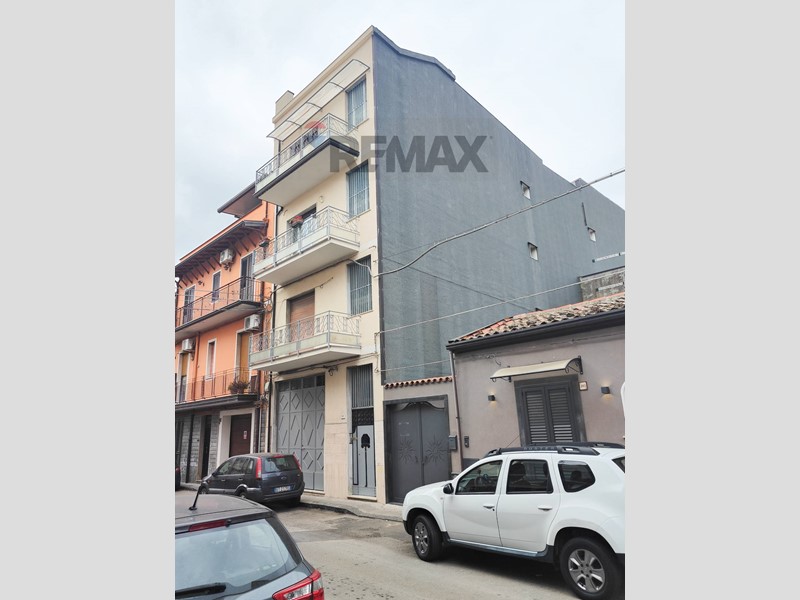 Appartamento in Vendita a Paternò, 140'000&euro;, 200 m²