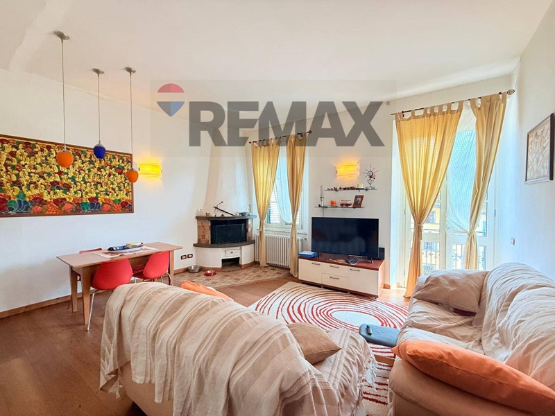 Appartamento in Vendita a Borgo a Mozzano, 240'000&euro;, 187 m²