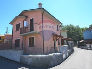 Quadrilocale in Vendita a Bagni di Lucca, 79'000&euro;, 69 m²