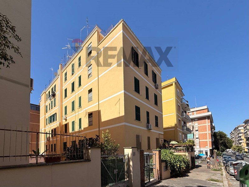 Trilocale in Vendita a Roma, 123'000&euro;, 44 m²