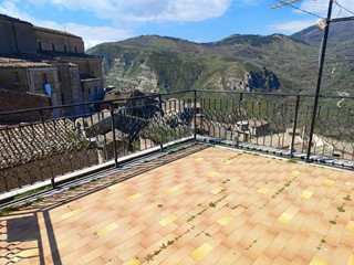 Appartamento in Vendita a Petralia Sottana, 26'000&euro;, 104 m²
