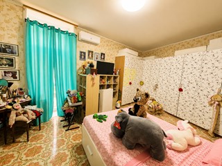 Appartamento in Vendita a Napoli, 350'000&euro;, 150 m²