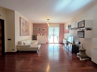 Quadrilocale in Vendita a Caserta, 290'000&euro;, 125 m², con Box