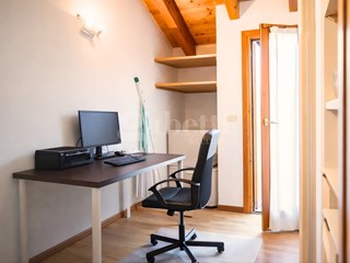 Trilocale in Vendita a Belluno, 210'000&euro;, 75 m², arredato, con Box