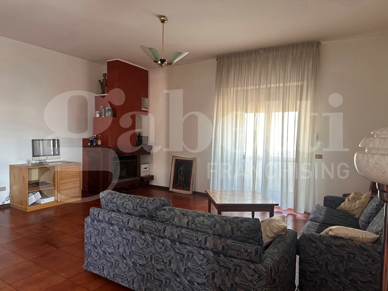Appartamento in Vendita a Mercogliano, 158'000&euro;, 160 m², con Box
