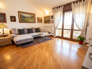 Trilocale in Vendita a Cerro Maggiore, 205'000&euro;, 91 m², con Box