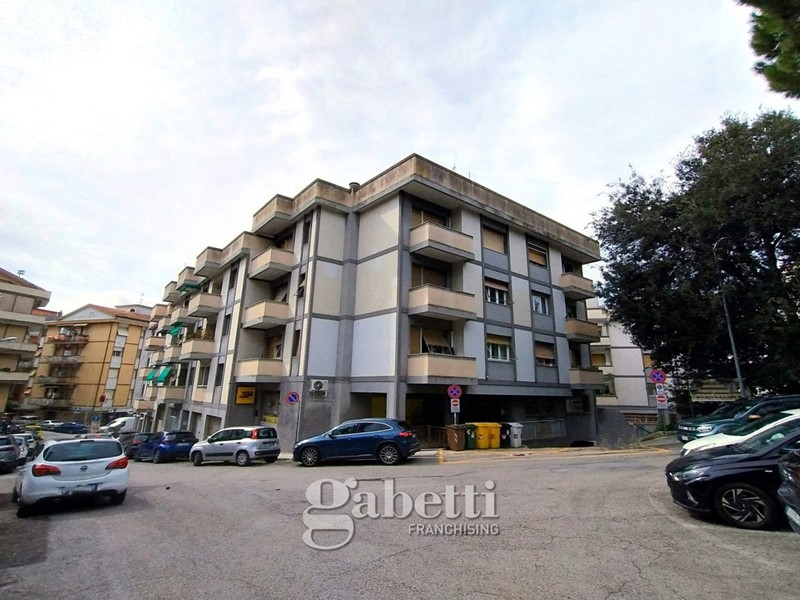 Quadrilocale in Vendita a Ancona, 119'000&euro;, 87 m², arredato, con Box
