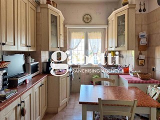 Bilocale in Vendita a Roma, 219'000&euro;, 77 m²