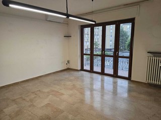 Trilocale in Vendita a Erba, 165'000&euro;, 140 m²