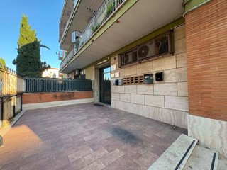 Bilocale in Vendita a Guidonia Montecelio, zona Guidonia, 125'000&euro;, 80 m²