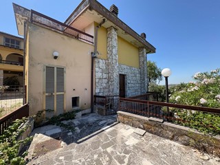 Appartamento in Vendita a Guidonia Montecelio, zona Pichini, 265'000&euro;, 160 m²