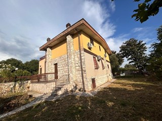 Appartamento in Vendita a Guidonia Montecelio, zona Pichini, 265'000&euro;, 160 m²