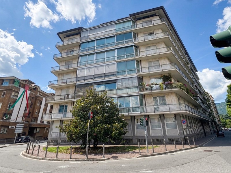Appartamento in Vendita a Como, 415'000&euro;, 165 m²
