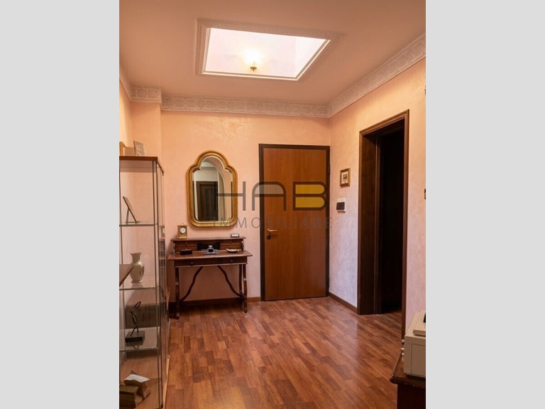 Quadrilocale in Vendita a Busto Arsizio, 415'000&euro;, 240 m²