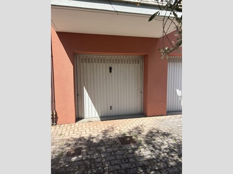 Trilocale in Vendita a Cascina, zona San Lorenzo alle Corti, 185'000&euro;, 66 m², con Box