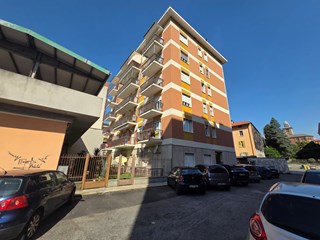 Trilocale in Vendita a Biella, zona Centro città, 65'000&euro;, 80 m², arredato
