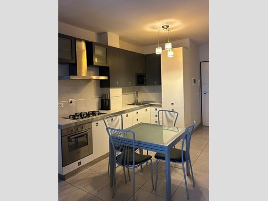 Trilocale in Vendita a Cascina, zona San Lorenzo Alle Corti, 185'000&euro;, 66 m², con Box