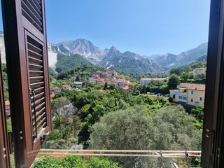 Quadrilocale in Vendita a Carrara, zona Codena, 100'000&euro;, 90 m², arredato
