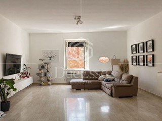 Trilocale in Vendita a Pisa, 300'000&euro;, 80 m², arredato