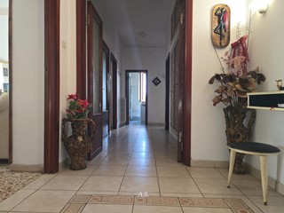 Appartamento in Vendita a Siena, 385'000&euro;, 140 m², arredato, con Box