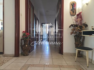 Appartamento in Vendita a Siena, 385'000&euro;, 140 m², arredato, con Box