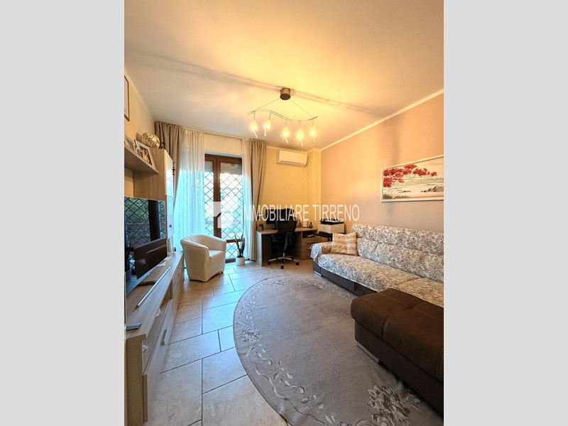 Appartamento in Vendita a Massa, zona Marina di Massa, 370'000&euro;, 123 m², arredato
