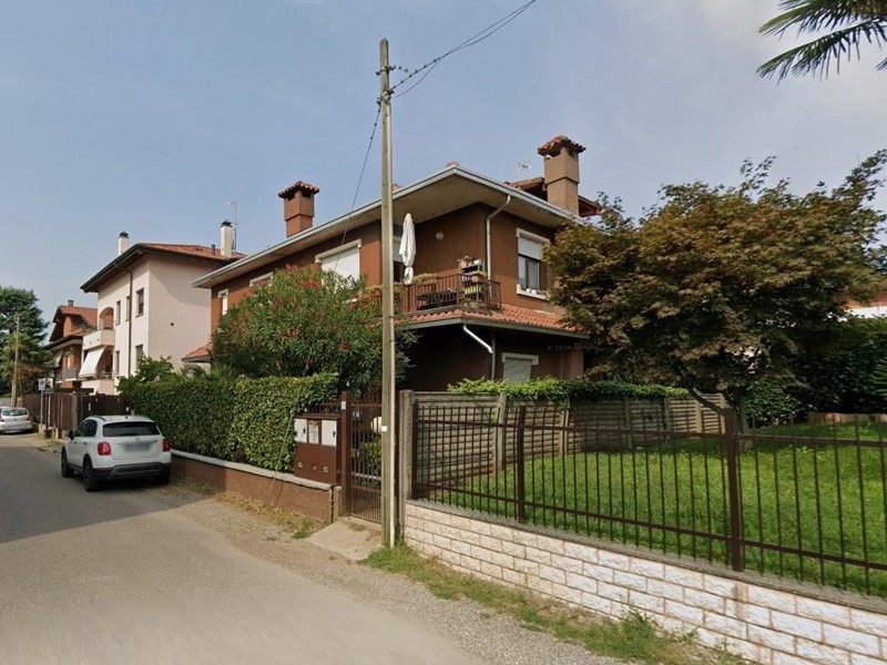 Quadrilocale in Vendita a Parabiago, 120'000&euro;, 156 m²