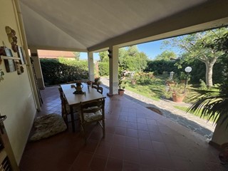 Quadrilocale in Vendita a Piombino, zona Baratti, 298'000&euro;, 100 m², arredato