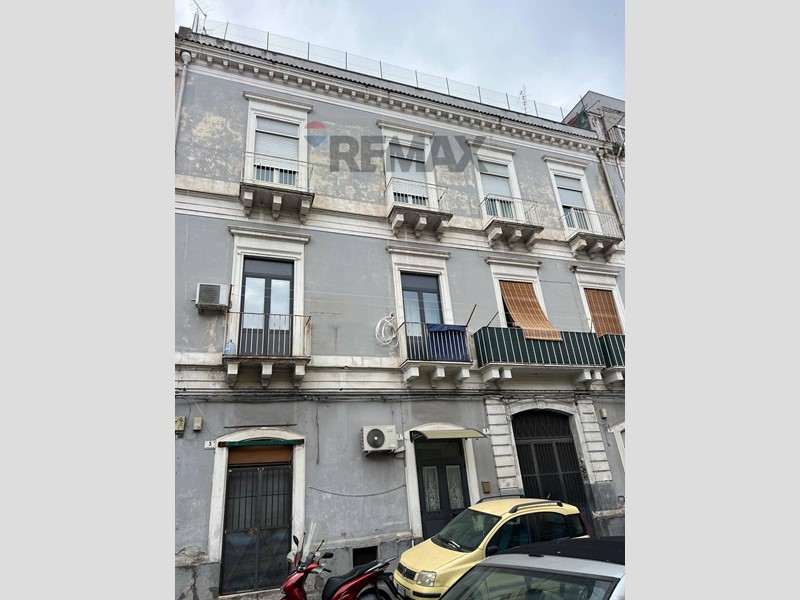 Appartamento in Vendita a Catania, 75'000&euro;, 113 m²