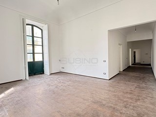 Quadrilocale in Affitto a Siracusa, 900&euro;, 145 m²