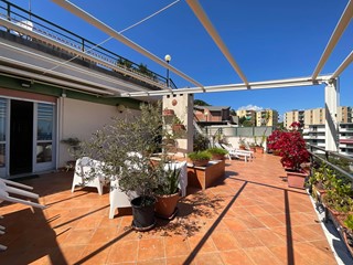 Attico in Vendita a Savona, 465'000&euro;, 140 m²
