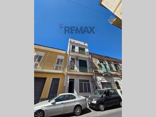 Appartamento in Vendita a Catania, 165'000&euro;, 190 m²