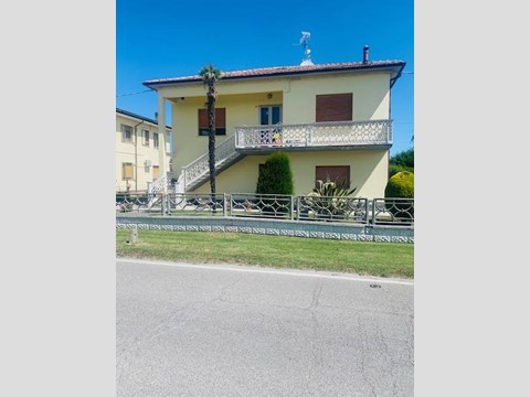 Quadrilocale in Affitto a Ferrara, 850&euro;, 110 m²