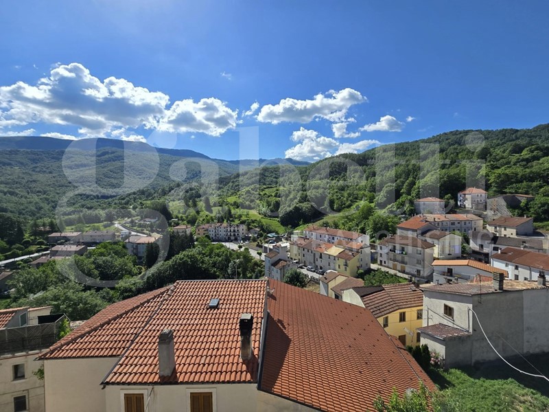 Appartamento in Vendita a Castel del Giudice, 120'000&euro;, 218 m²