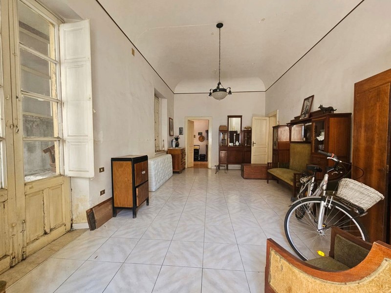 Appartamento in Vendita a Santa Teresa di Riva, 145'000&euro;, 208 m²