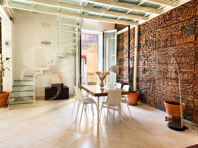 Appartamento in Vendita a Catania, 790'000&euro;, 340 m², arredato