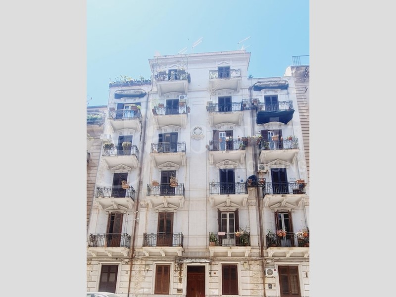 Appartamento in Vendita a Palermo, 159'000&euro;, 130 m²