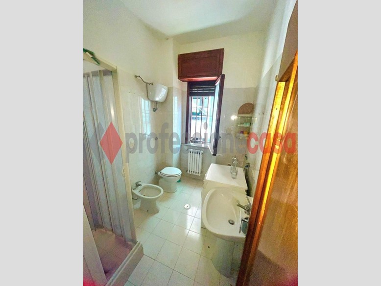 Quadrilocale in Vendita a Salerno, 170'000&euro;, 121 m²