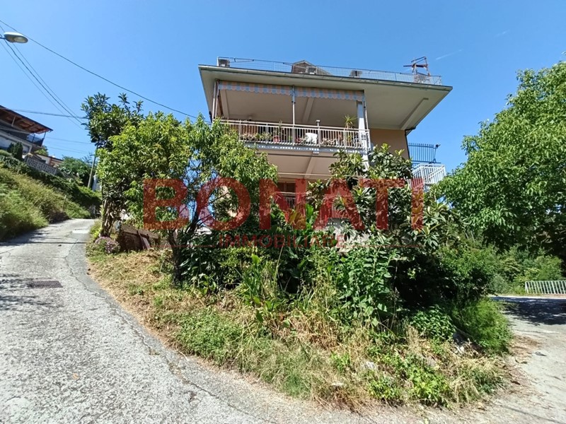 Appartamento in Vendita a Follo, zona Valdurasca, 100'000&euro;, 132 m², con Box