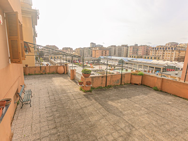 Appartamento in Vendita a Genova, zona San Fruttuoso, 310'000&euro;, 125 m²