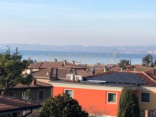 Appartamento in Vendita a Garda, 400'000&euro;, 90 m², arredato, con Box