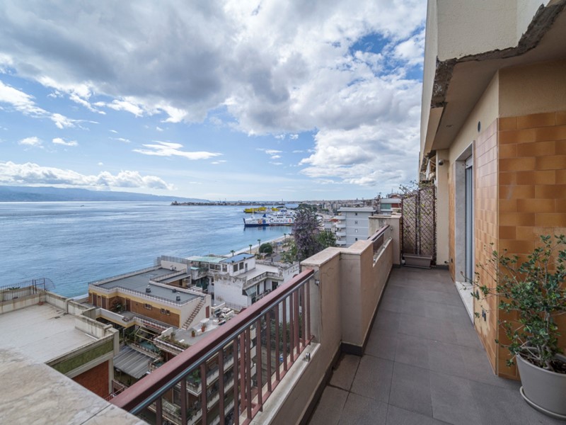 Appartamento in Vendita a Messina, 790'000&euro;, 250 m², arredato