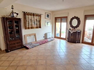 Appartamento in Vendita a Messina, 280'000&euro;, 205 m², con Box