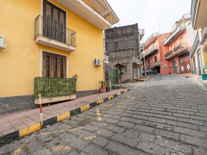 Appartamento in Vendita a Aci Catena, 109'000&euro;, 100 m², con Box