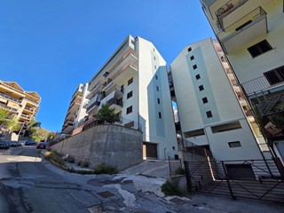Quadrilocale in Vendita a Messina, 280'000&euro;, 140 m², con Box
