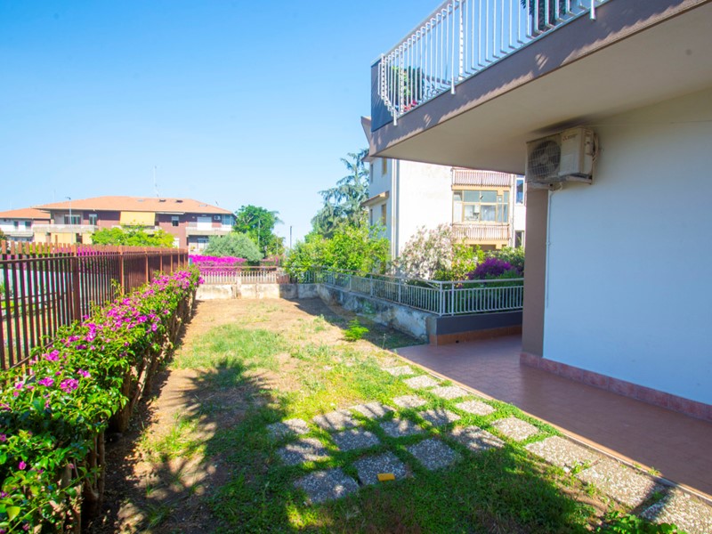 Quadrilocale in Vendita a Aci Castello, zona Scogliera, 298'000&euro;, 103 m²